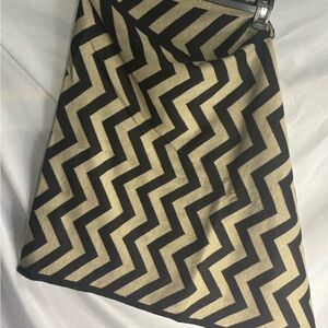 Elegant‎ Chevron Patterned Scarf in Black and Gold